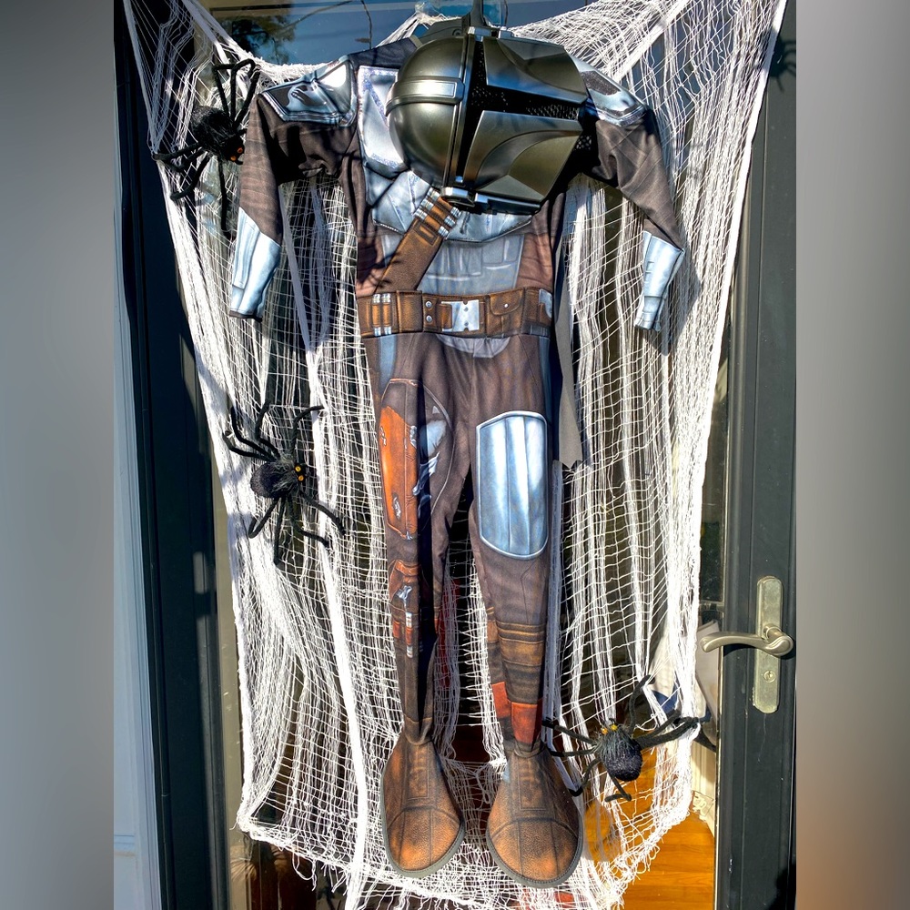 Mandalorian Halloween Costume youth small